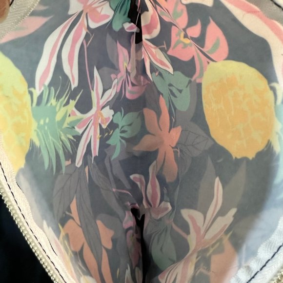 Beach Bag with Straps and Wet Bag - Picture 4 of 4